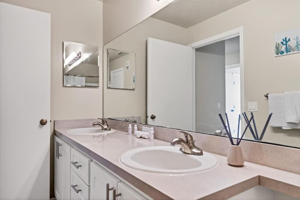 Designed 2Br With Balcony Pool And Gym Appartement Bradenton Buitenkant foto