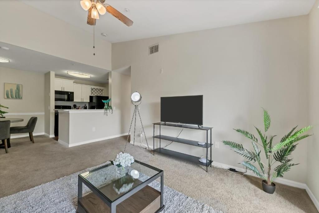 Designed 2Br With Balcony Pool And Gym Appartement Bradenton Buitenkant foto