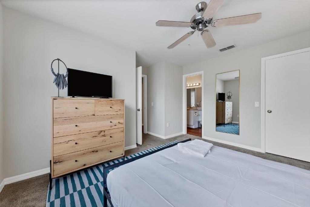 Designed 2Br With Balcony Pool And Gym Appartement Bradenton Buitenkant foto
